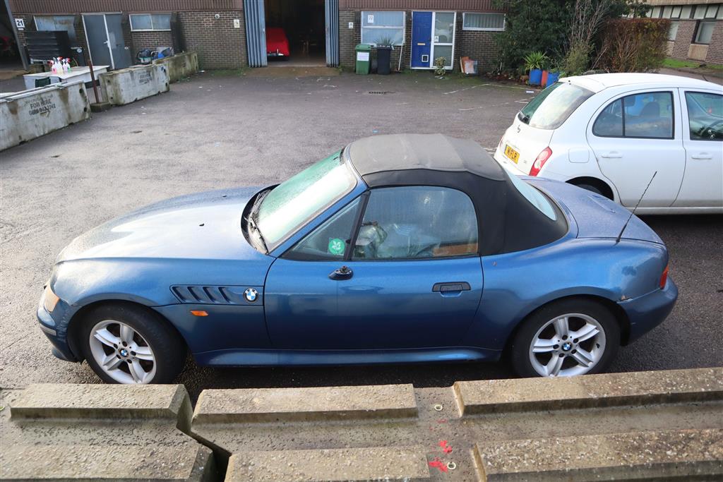 BMW Z3, registered Oct 2000, 187,950 miles, MOT expired 18.11.2020. To be sold without reserve, NO BUYERS PREMIUM